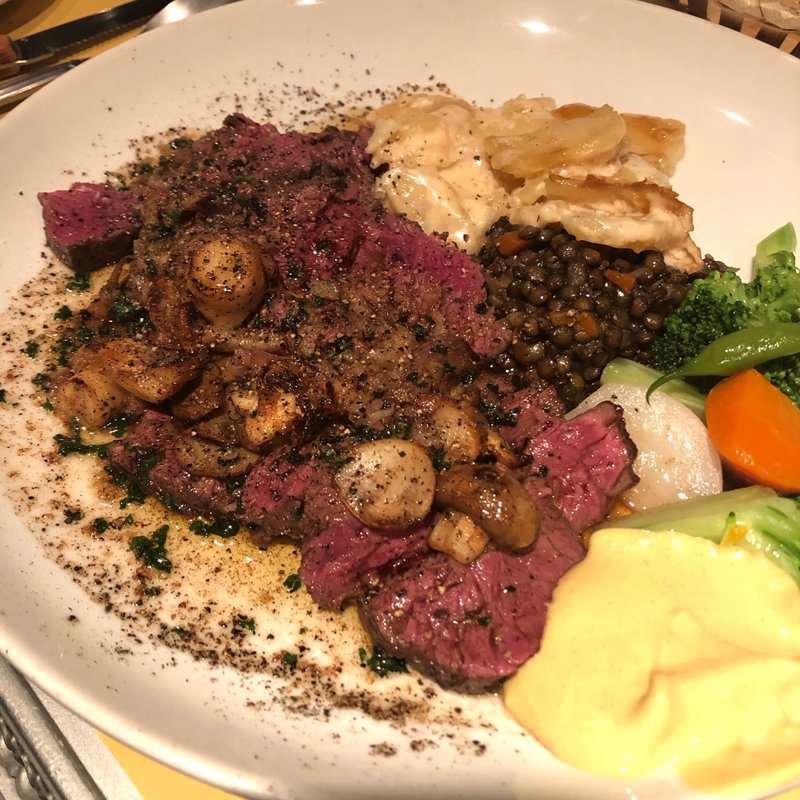 和牛のグリル　マデラーソース(ル・ブジョン・オガサワラ)