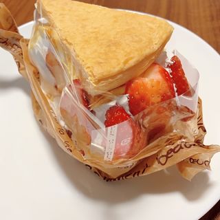 苺のミルフィーユ(ベーカリー ヤクワ （Bakery YAKUWA）)