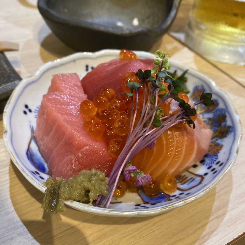 鮪とトロとサーモンにイクラ盛り(宮がみ屋)