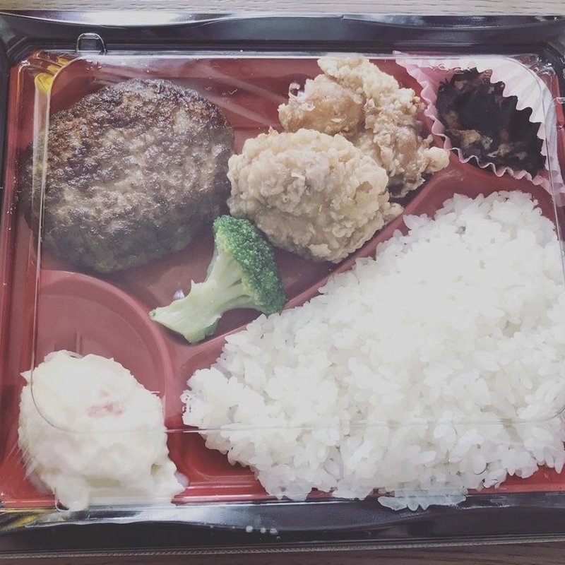 唐揚げとハンバーグのお弁当(デニーズ)