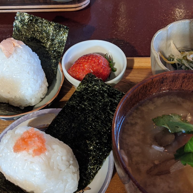 おむすびランチ(湯気)