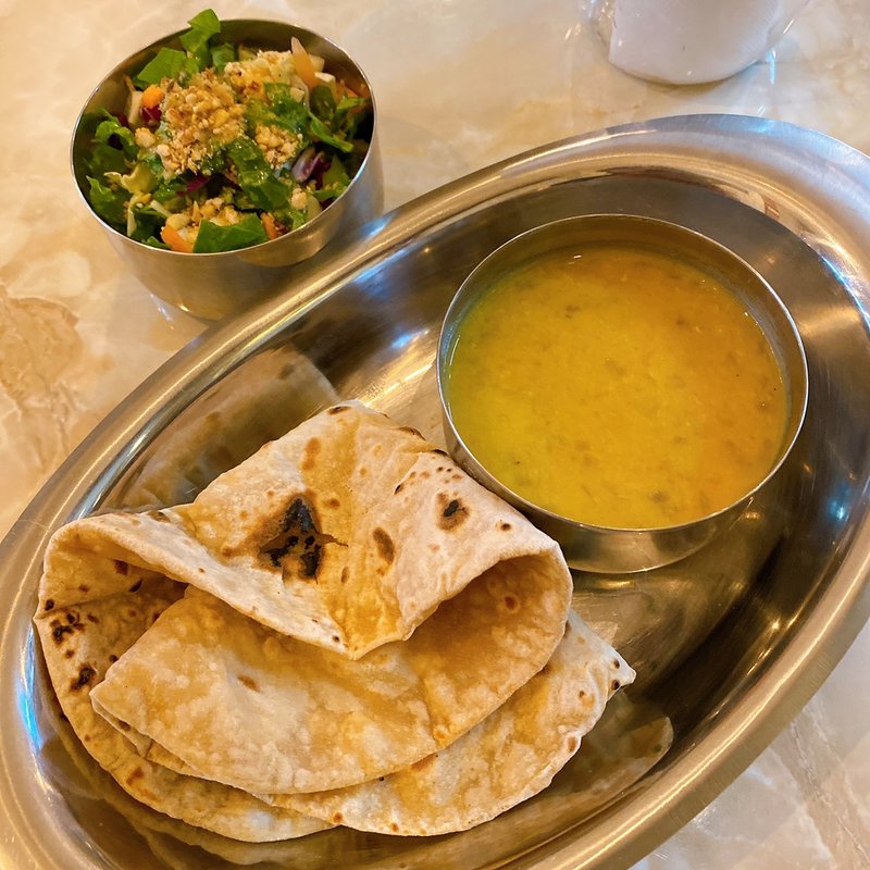 モーニングカレー（ダル、チャパティ）(ミスターサモサ （Mr. Samosa）)