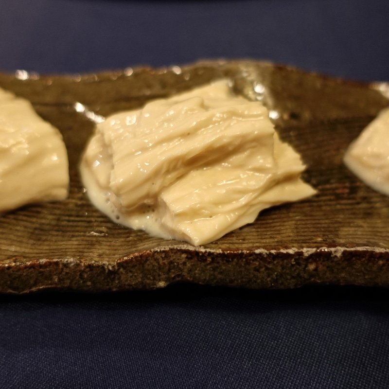 生湯葉刺し(地魚と自然薯料理 海山)