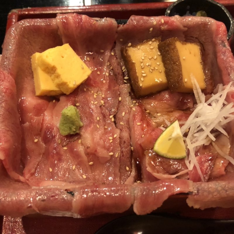 あぶり和牛刺とろろ&すきやき重2倍(銀座 花大根)