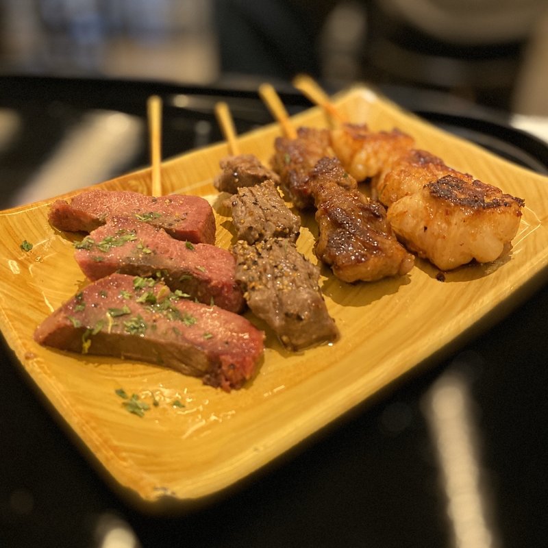 自家製スモークタン、赤身モモ肉、華咲カルビ、ホソ(京の焼肉処 弘  京都タワーサンド店)