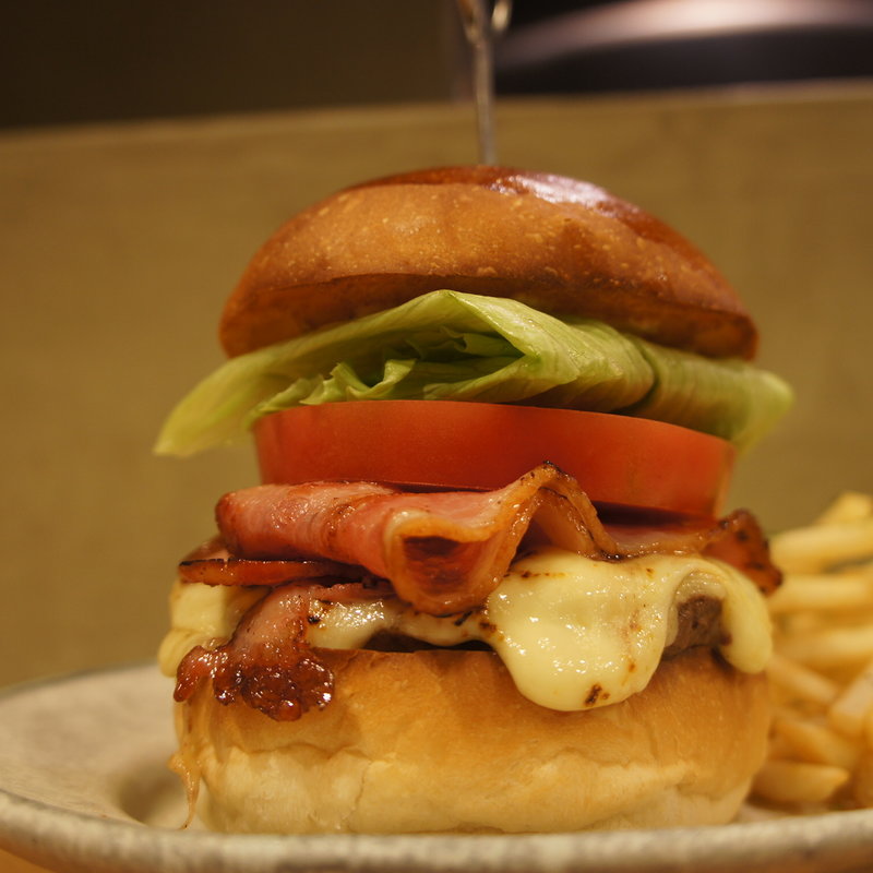 自家製ベーコンモッツァレラチーズバーガー(No.18 （ナンバージュウハチ）)