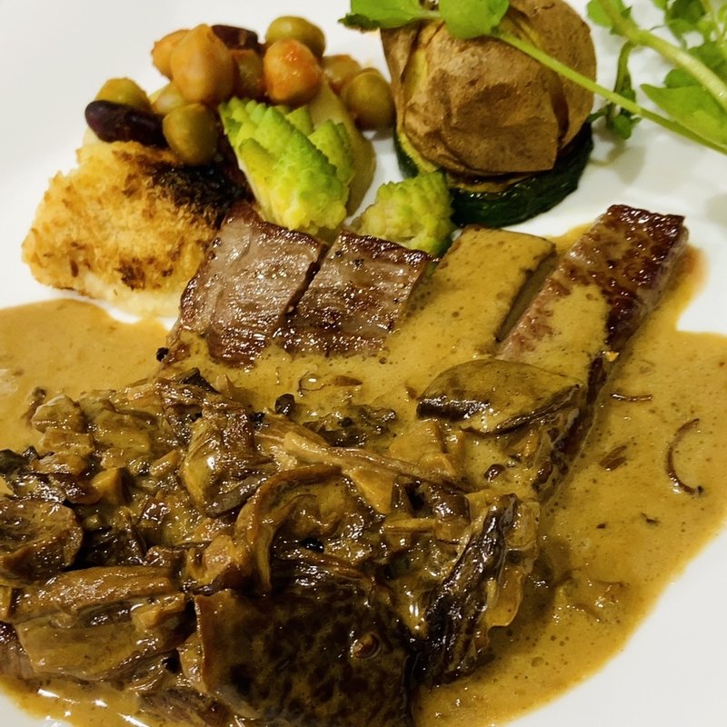 鹿兒島産黒毛和牛ステーキ ポルチーニ茸のソース(ガストロノミーア　サバニー)