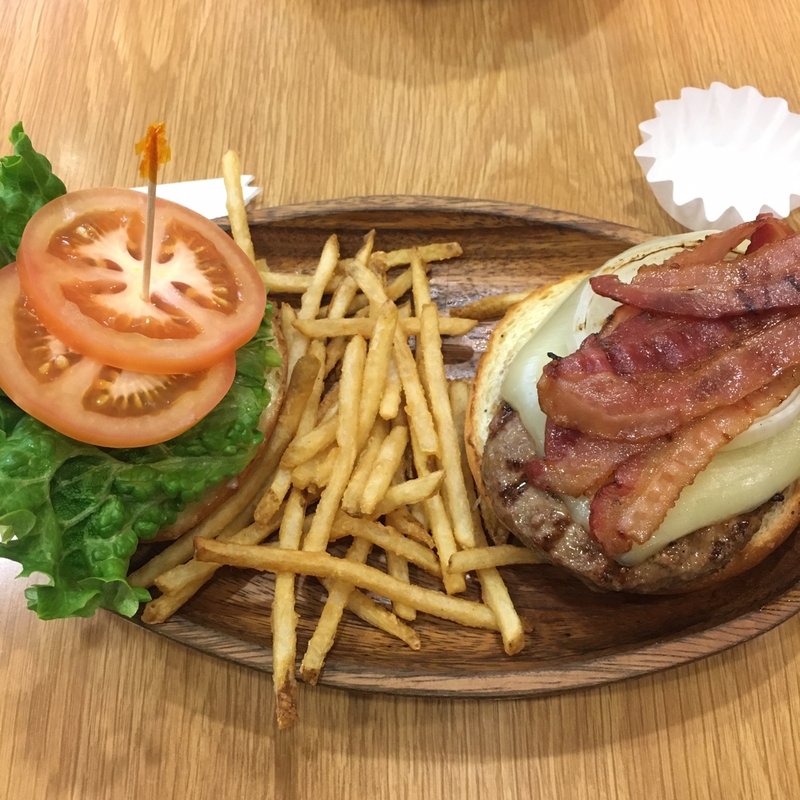 厚切りモッツァレラチーズケーキベーコンバーガー(KUA`AINA 二子玉川店)