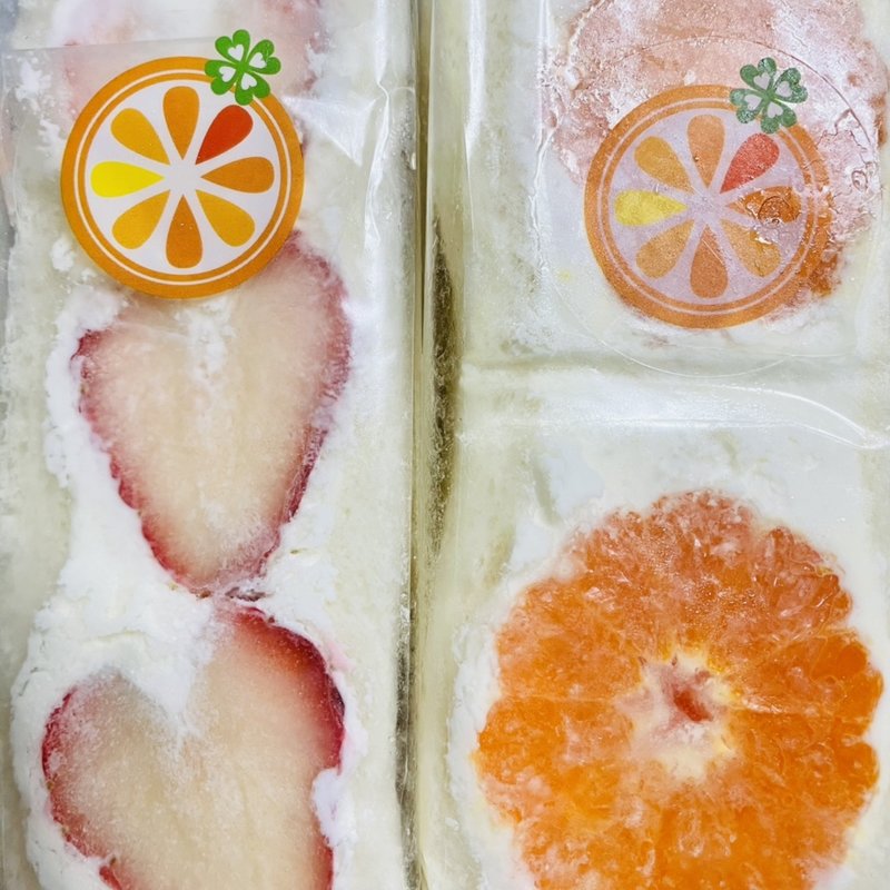 いちごサンド＆オレンジサンド(フルーツパーラー大フク)