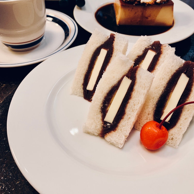 食後のあんバターサンド(シヤチル)