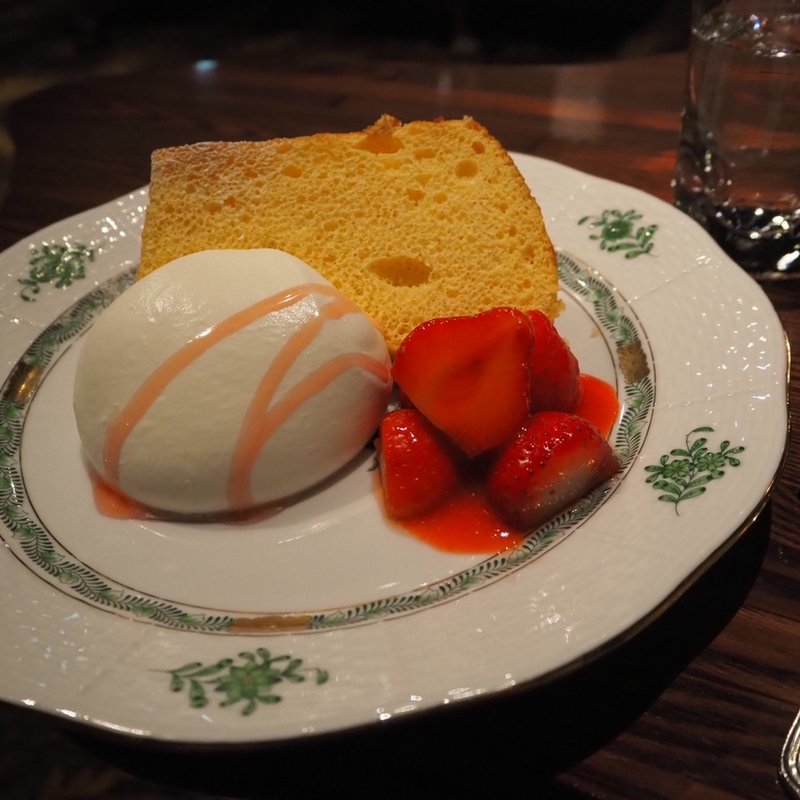 苺のシフォンケーキ(横浜うかい亭)