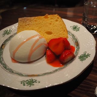 苺のシフォンケーキ(横浜うかい亭)