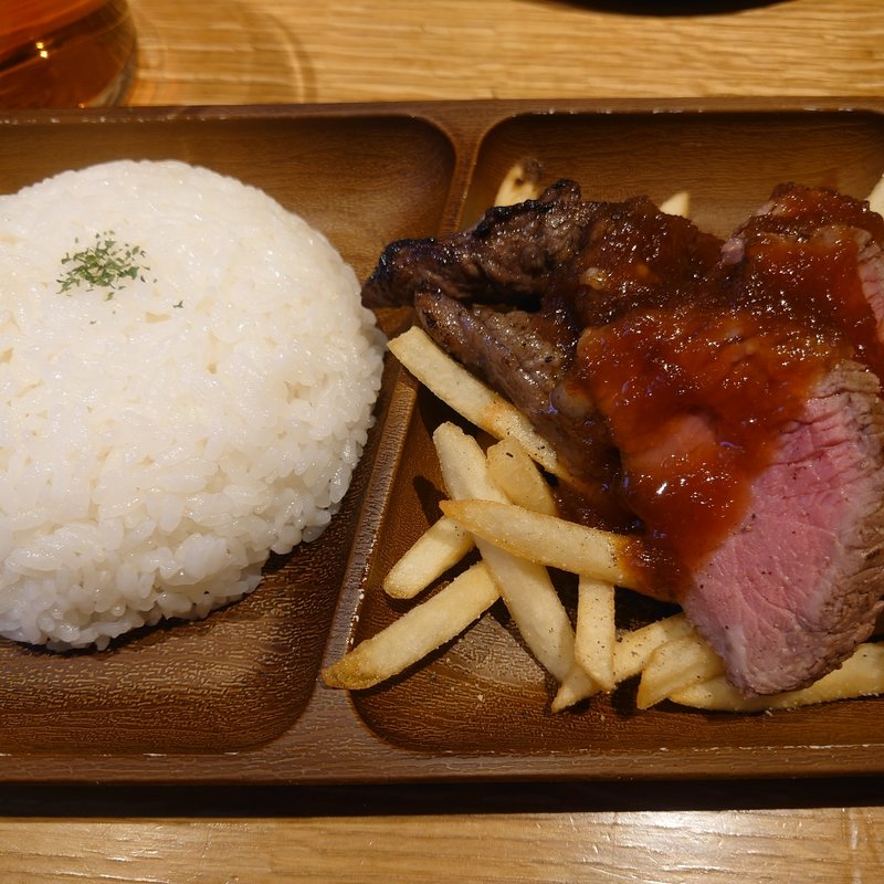 ローストビーフと中落ちカルビグリル(Meet Meats 5バル 神保町店)