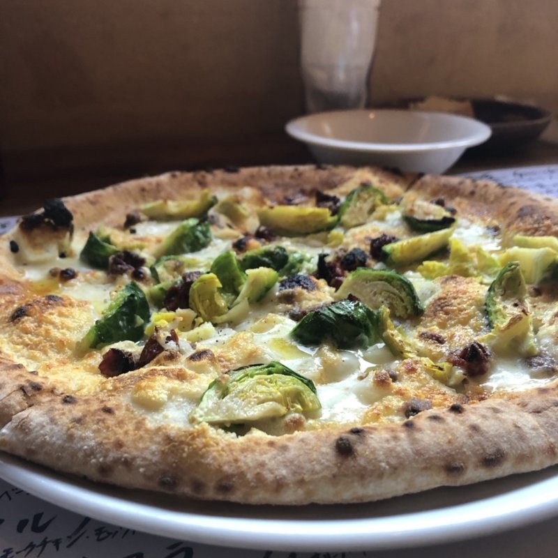 芽キャベツとドライトマトのpizza(リガット)