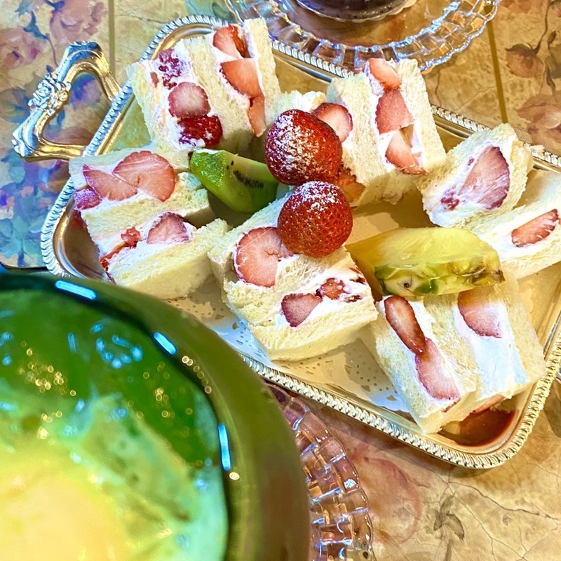 苺のサンド(北野坂にしむら珈琲店)