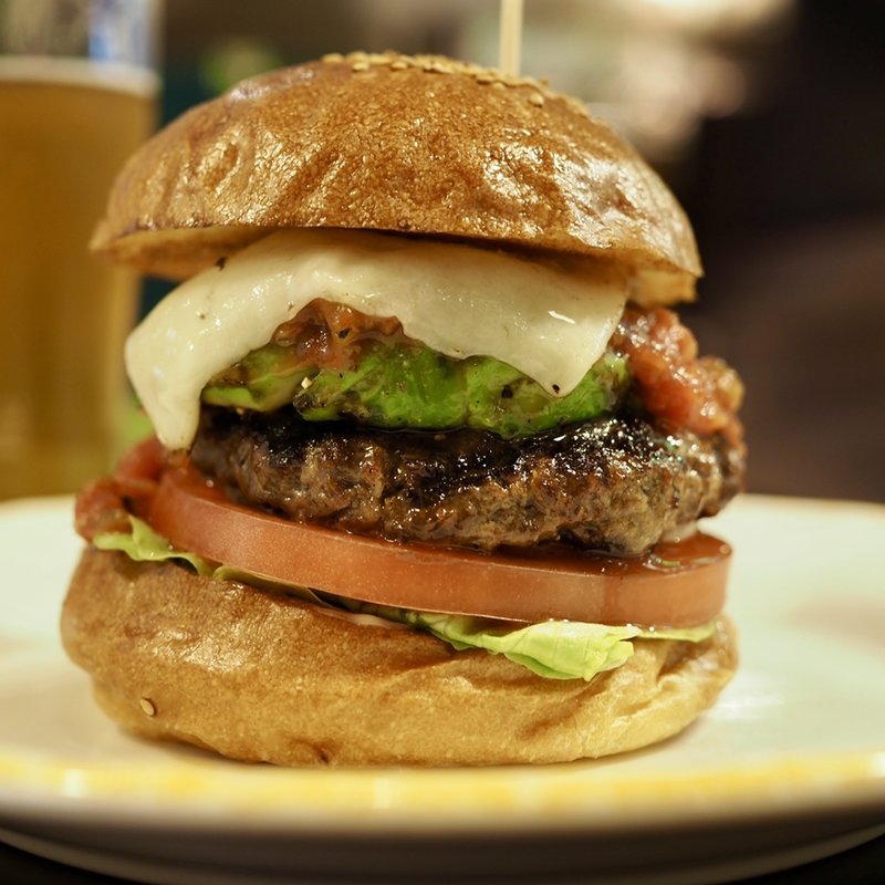 アボカドサルサバーガー(Nick & Renée)