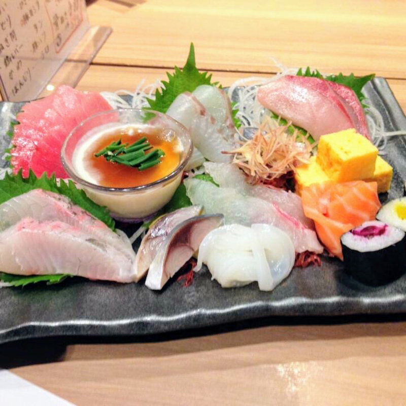 築地直送！豪華お造り盛り合わせ(俺のやきとり 銀座9丁目)