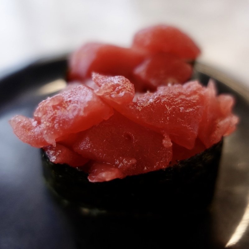 本鮪中おち軍艦(回転寿司 魚どんや （さかなどんや）)