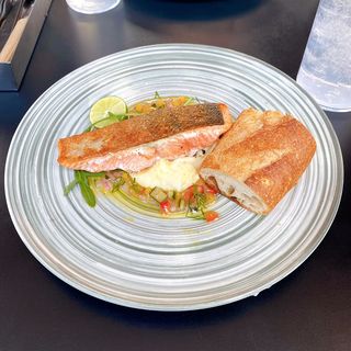 (QUAYS pacific grill(キーズ パシフィック グリル))