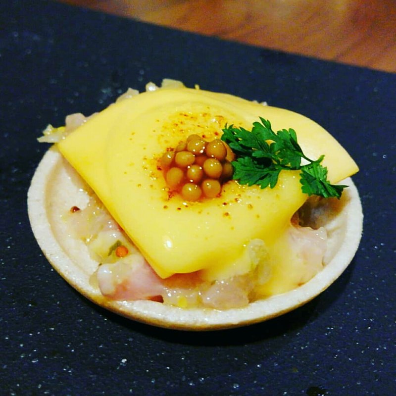 極コース アミューズ 大摩桜タルタル最中のせ(さつま極鶏専門店 だいまおう)