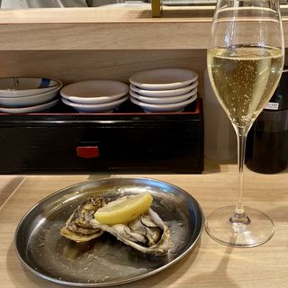 シェルガキ(牡蠣とワイン立喰い すしまる)