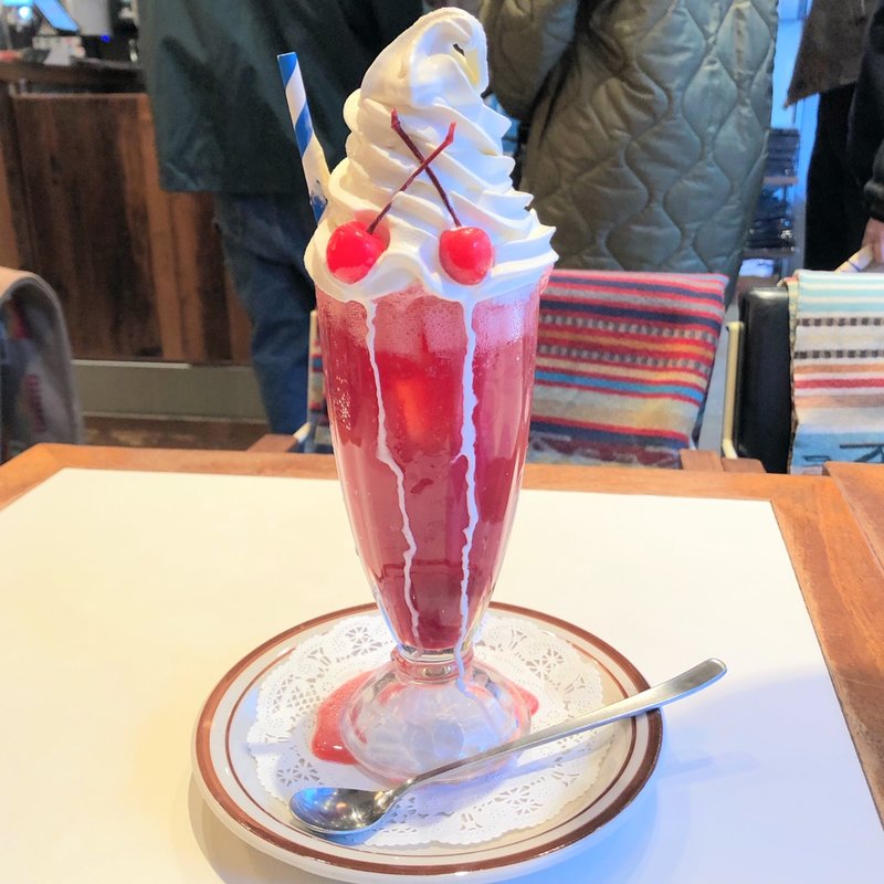 ラズベリークリームソーダ(Hohokam DINER ホホカムダイナー)