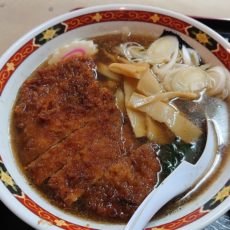とんかつ入りらーめん(たぐち )