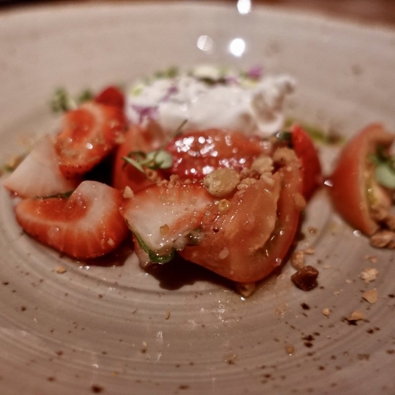 ブラティーナチーズ 栃木県産 とちおとめと丸福農園 トマトのカプレーゼ 紫蘇(レークハウス)