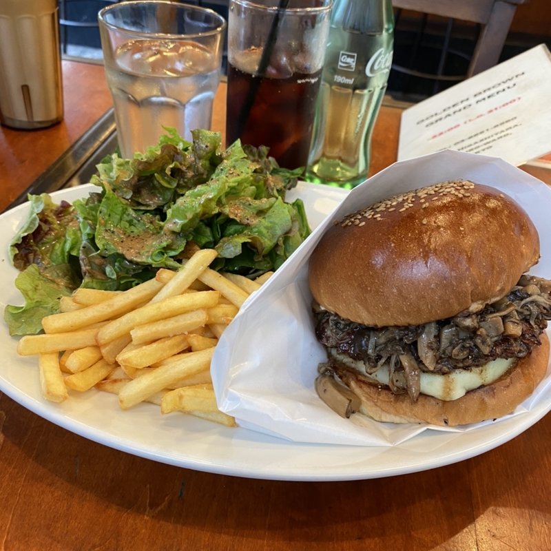 アボカドチーズバーガー(GOLDEN BROWN)