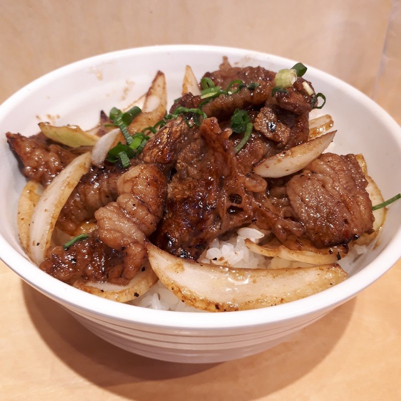 焼き肉丼(大阪焼き肉ホルモンふたご大塚店)