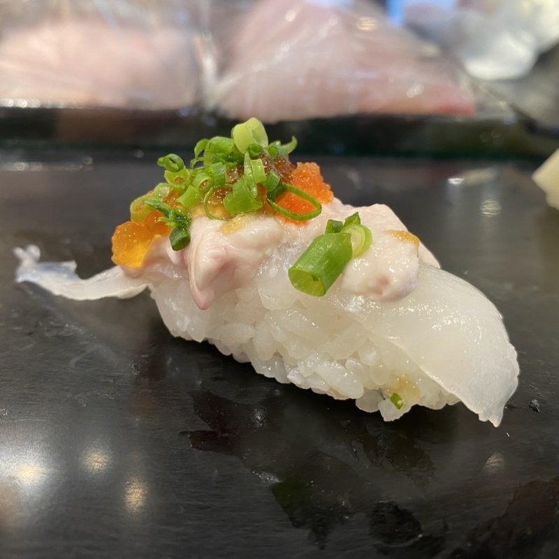 カワハギ肝乗せ(立ち喰い寿司　ひなと丸　新橋店)