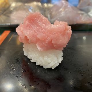 本鮪頭肉(立ち喰い寿司　ひなと丸　新橋店)
