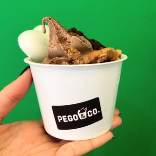PEGOソフト（黒糖チョコソフト×チョコあん×グラノーラ）(PEGO＆CO. 世田谷店（ペゴあんこ せたがやてん）)