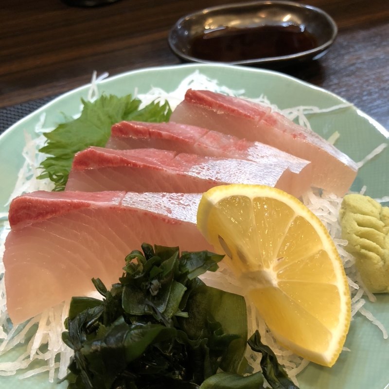 ハマチお造り(酔ってこ屋 恒幸)