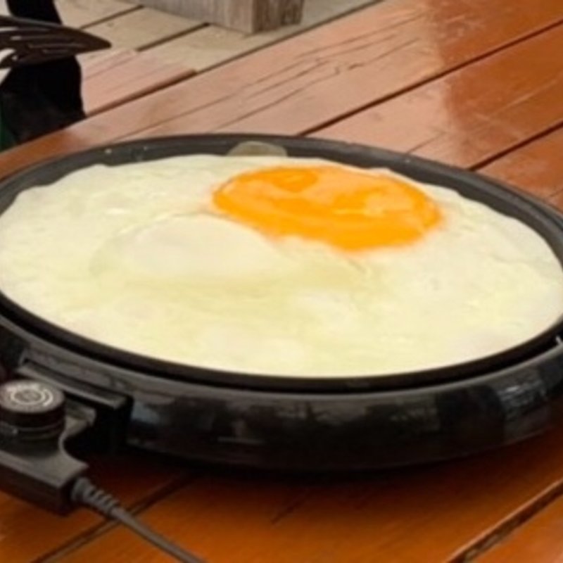 ダチョウの卵の目玉焼き(ダチョウ王国 軽食コーナー 袖ヶ浦ファーム )