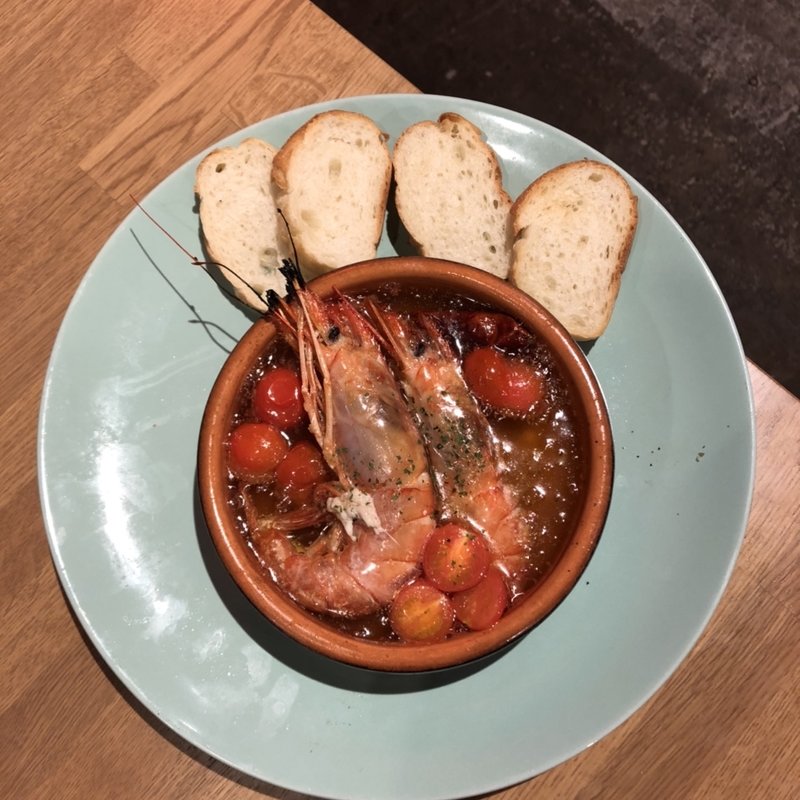 アヒージョ赤海老とトマト(スペインバル massa 京橋店)