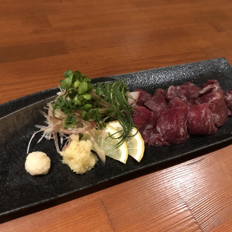 サシ入り馬刺し(食堂 やすきち)