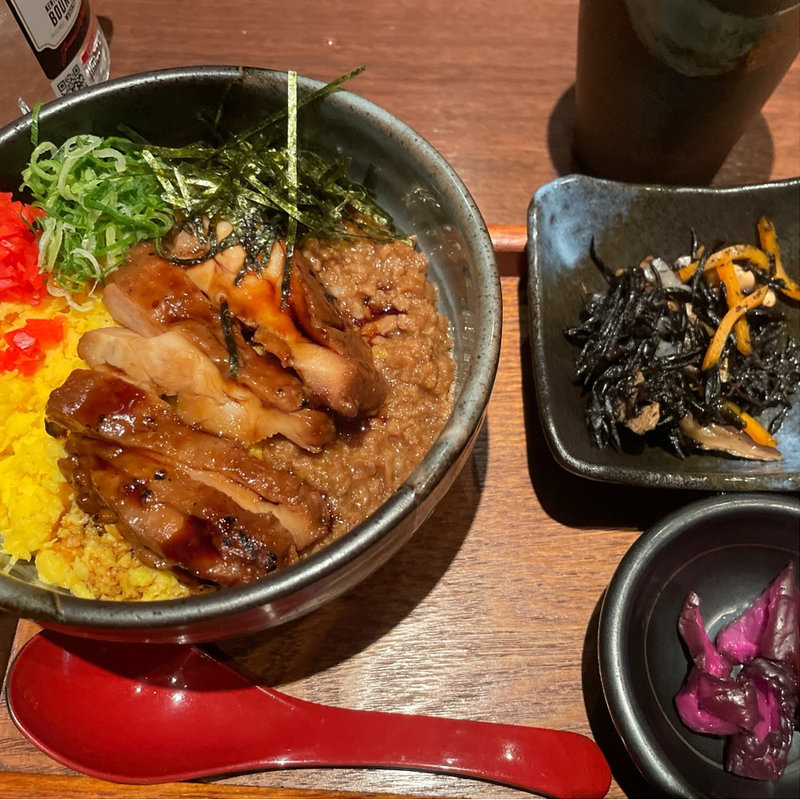 鶏そぼろ丼定食(炭火焼鳥鶏屋だもん 池田店)