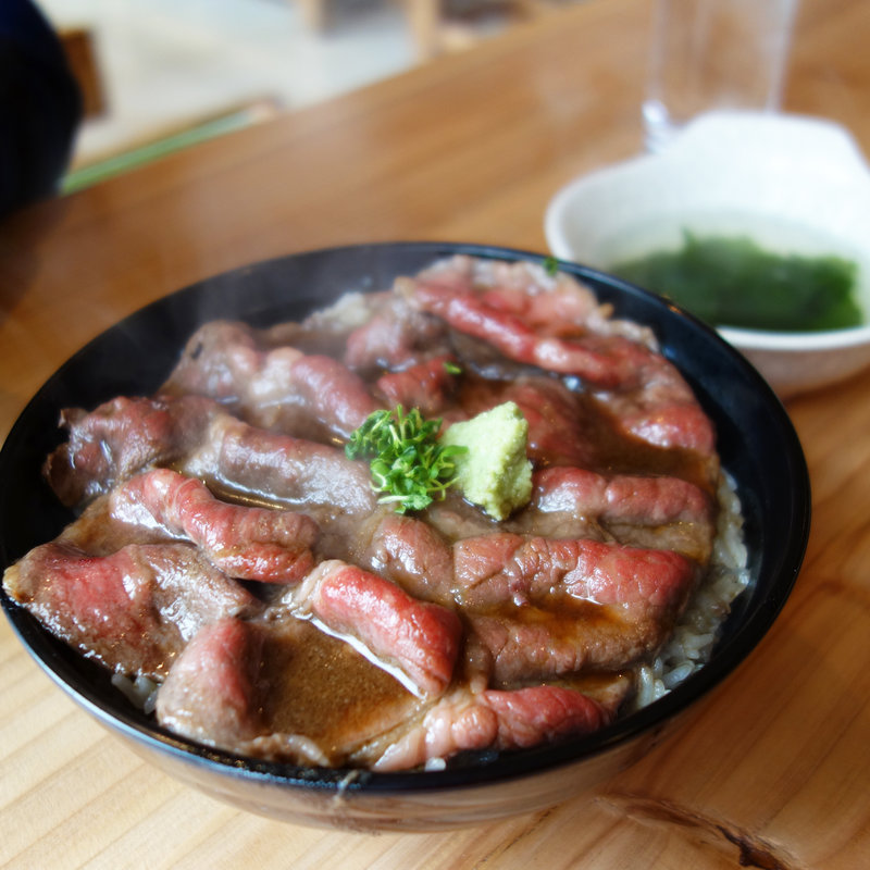牛丼(博多炊き餃子 池三郎)