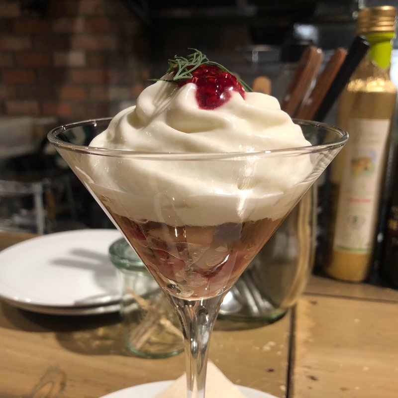 北海道帆立貝と新玉葱のムースカクテル　コンソメゼリーとフランボワーズ(lumielune(ルミエルネ))