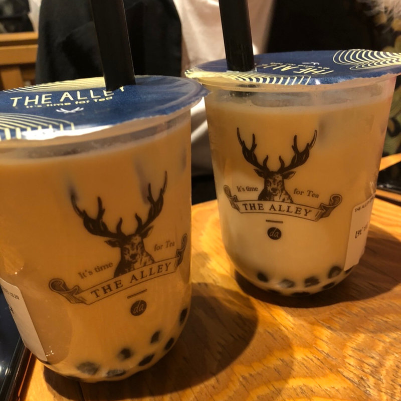 (THE ALLEY NU茶屋町)