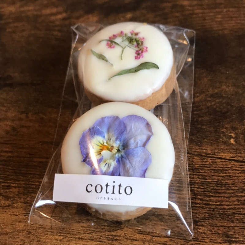 お花とホワイトチョコのクッキー(カフェ cotito ハナトオカシト 西荻窪 花屋・焼菓子)