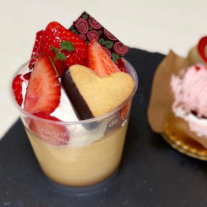 オリジナル！あまおうパフェ(Patisserie Grand chariot 新山口店（パティスリーグランシャリオ）)