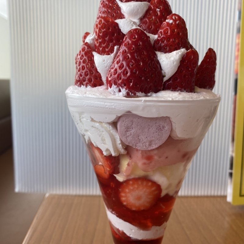 クイーンいちごパフェ(ココス 習志野大久保店)