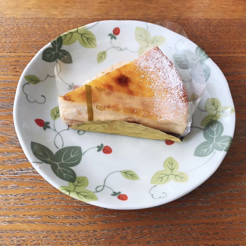 ベイクドチーズケーキ(お菓子の家サンタムール)