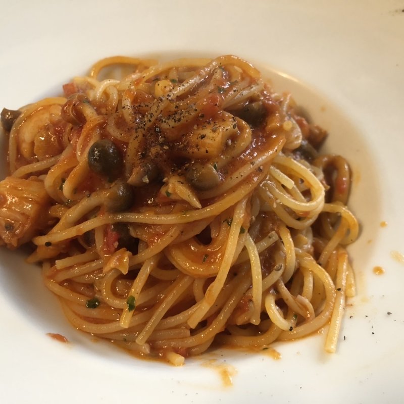 貝柱とバジリコのトマトソースパスタ(パスタ ピッコラ)