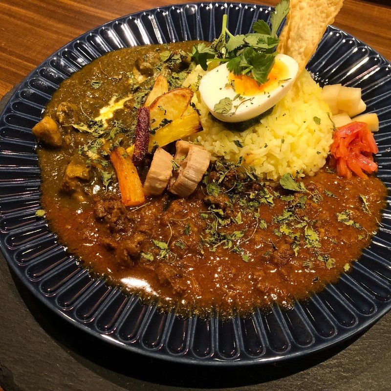 2種盛り（美山のイノシカキーマ＆ほうれん草チキン）(Spice Cheri)