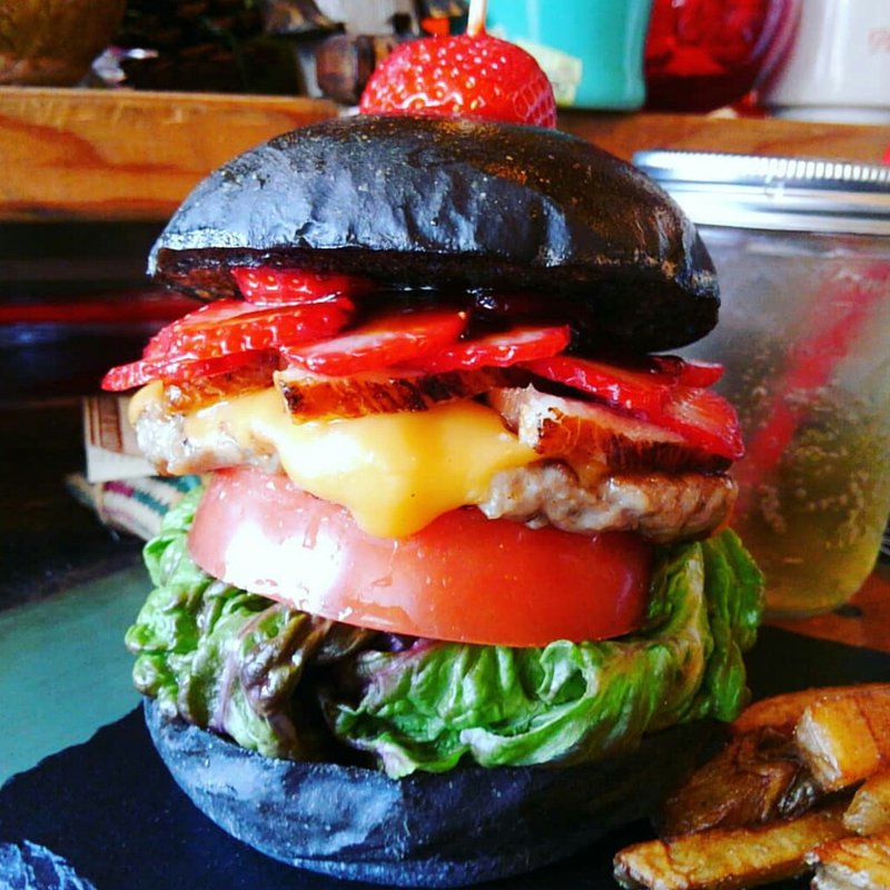 鴨と苺のバレンタインバーガー(ガクヤバーガー （GAKUYA BURGER）)