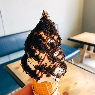 ソフトクリーム(Groovy Ice Cream GUFO)
