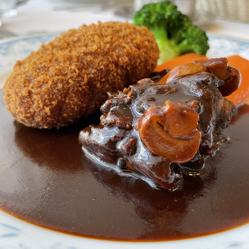 メンチカツとビーフシチュー(レストラン香味屋 （カミヤ）)